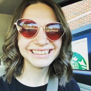 Meet your Posher, Courtney